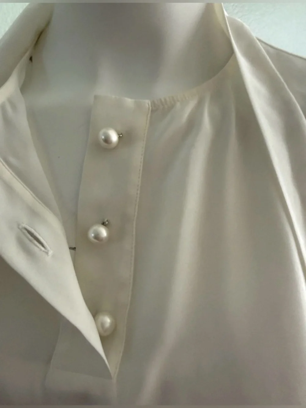 CHANEL Uniform ivory Blouse Shirt Tie Bow Pearl Buttons Polyester 38/6 - Picture 12 of 16